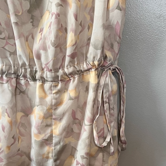 Urban Outfitters Kimchi Blue Tan Floral Open Back Romper size small - Picture 3 of 10